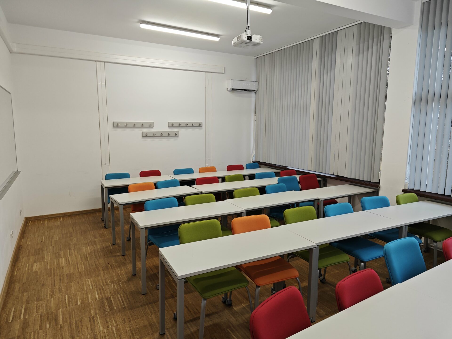 Sală de seminar 128